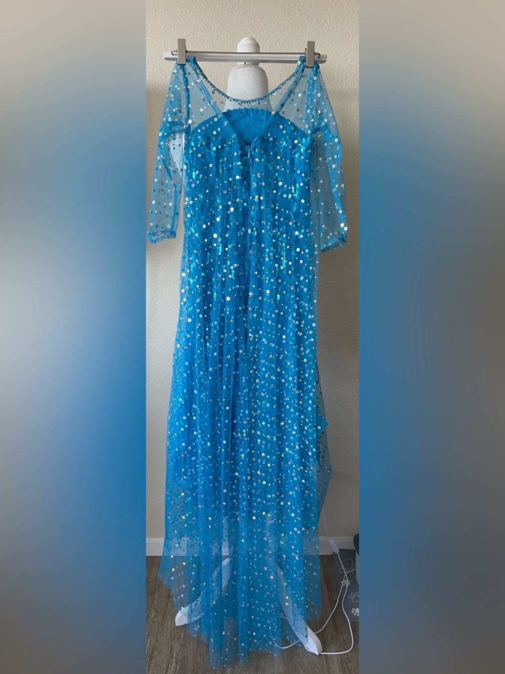 Girls Elsa Inspired Blue Sequin Dress with Cape – Size 130 (5–6Y) - Picture 8 of 12